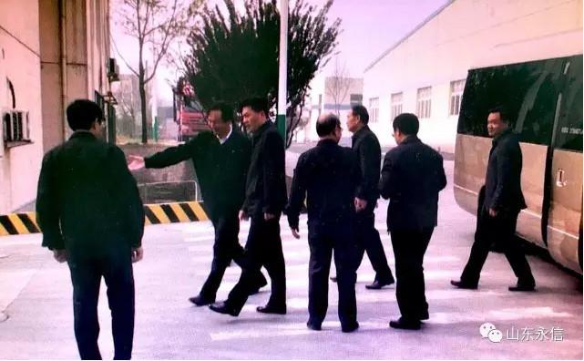 章丘区委书记刘天东一行莅临公司视察